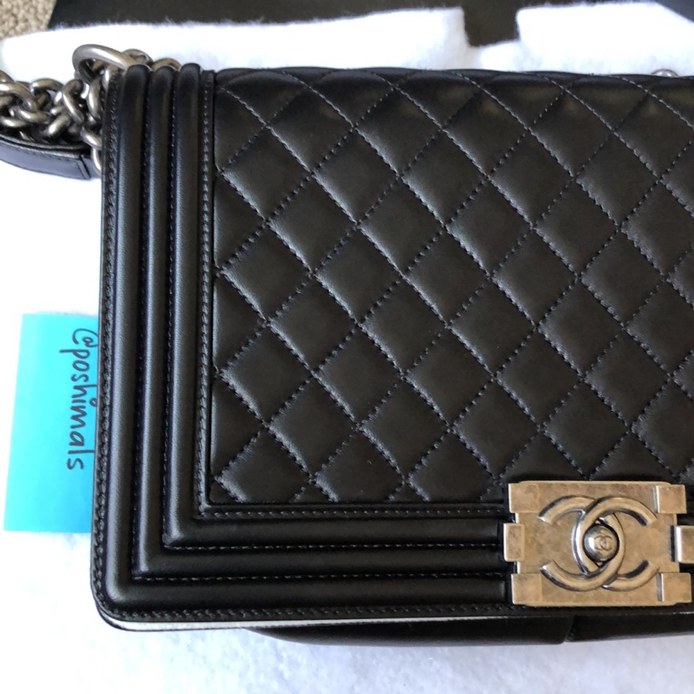 NWT [CHANEL] Black NEW MEDIUM Boy Bag in Lambskin - Picture 4 of 17